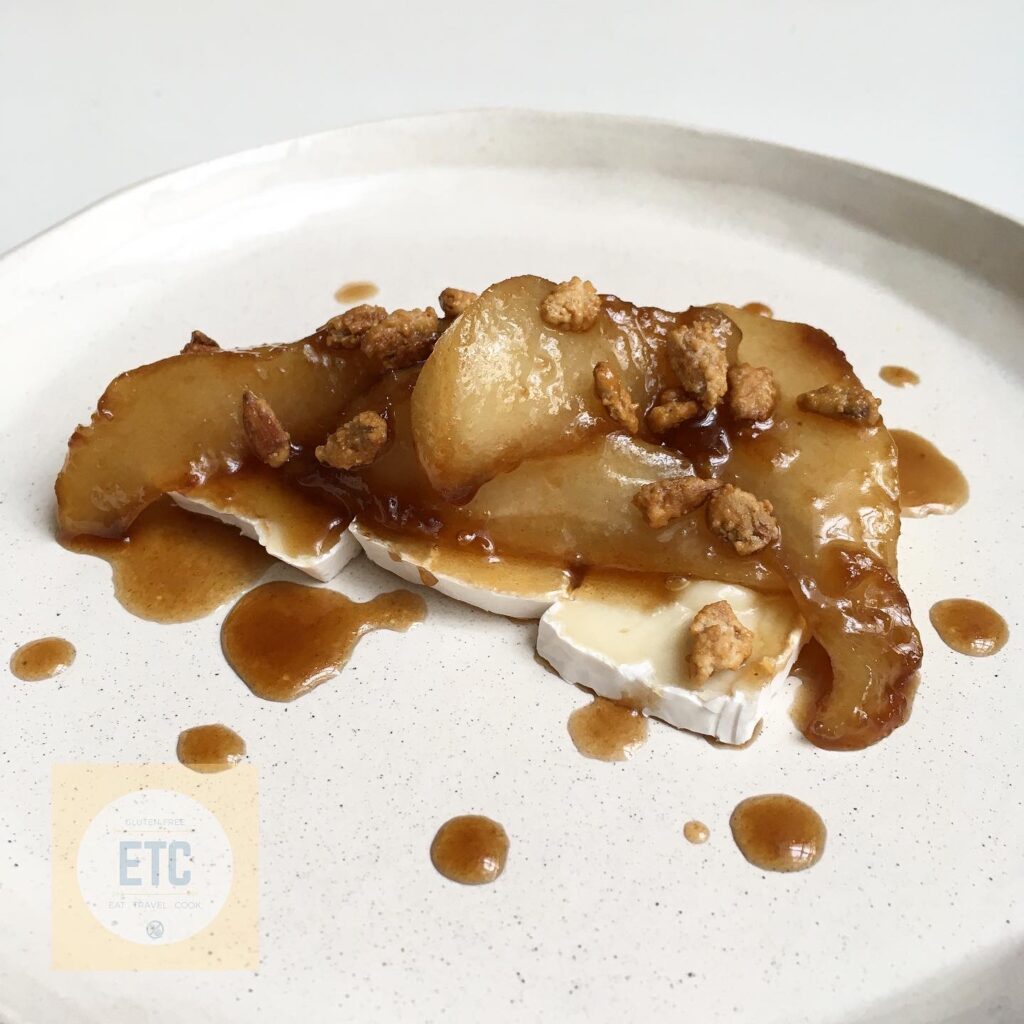 Peras al aceto con queso Brie